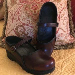 EUC Dansko Marcelle Burgundy Mary Janes. Size 39.